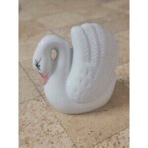 Vintage 4 Inch Taĺl Porcelain Swan Figurine